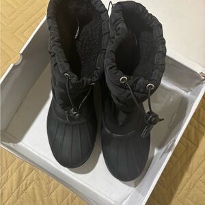 Chooka Nylon Puffer Snow Boots in black Women’s Size 9